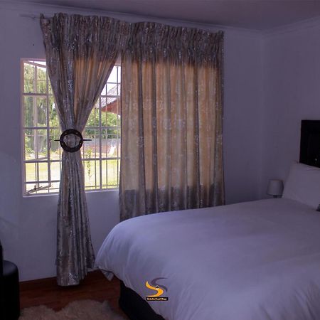 Simbasun Cottages Midrand Extérieur photo