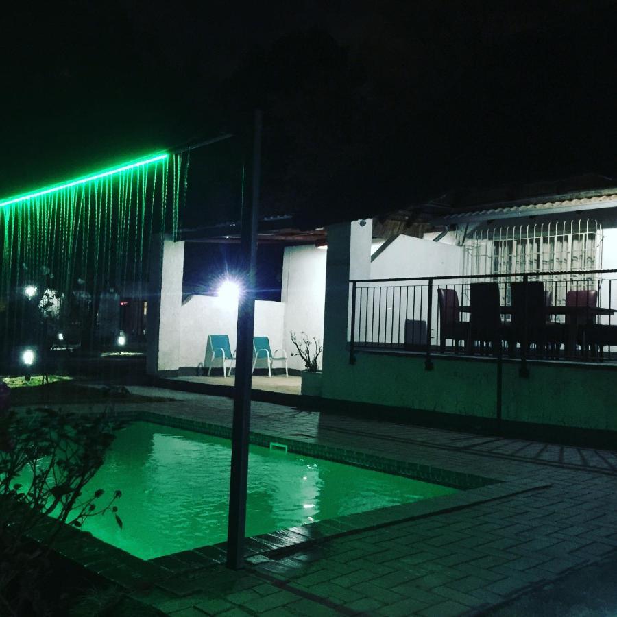Simbasun Cottages Midrand Extérieur photo