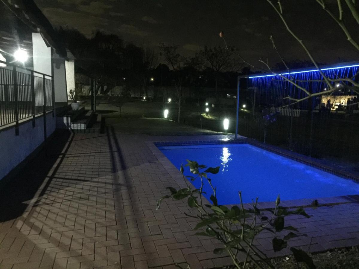 Simbasun Cottages Midrand Extérieur photo