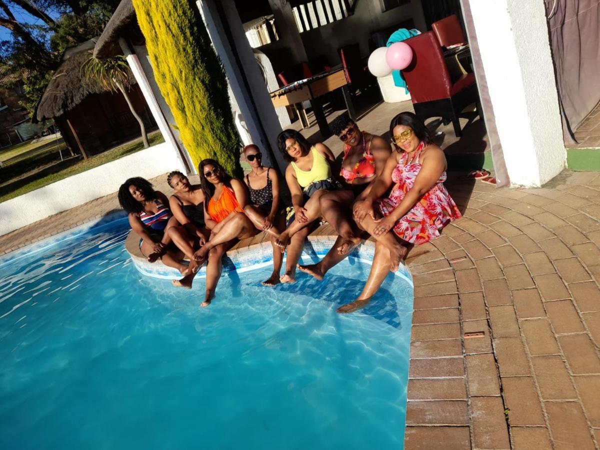 Simbasun Cottages Midrand Extérieur photo