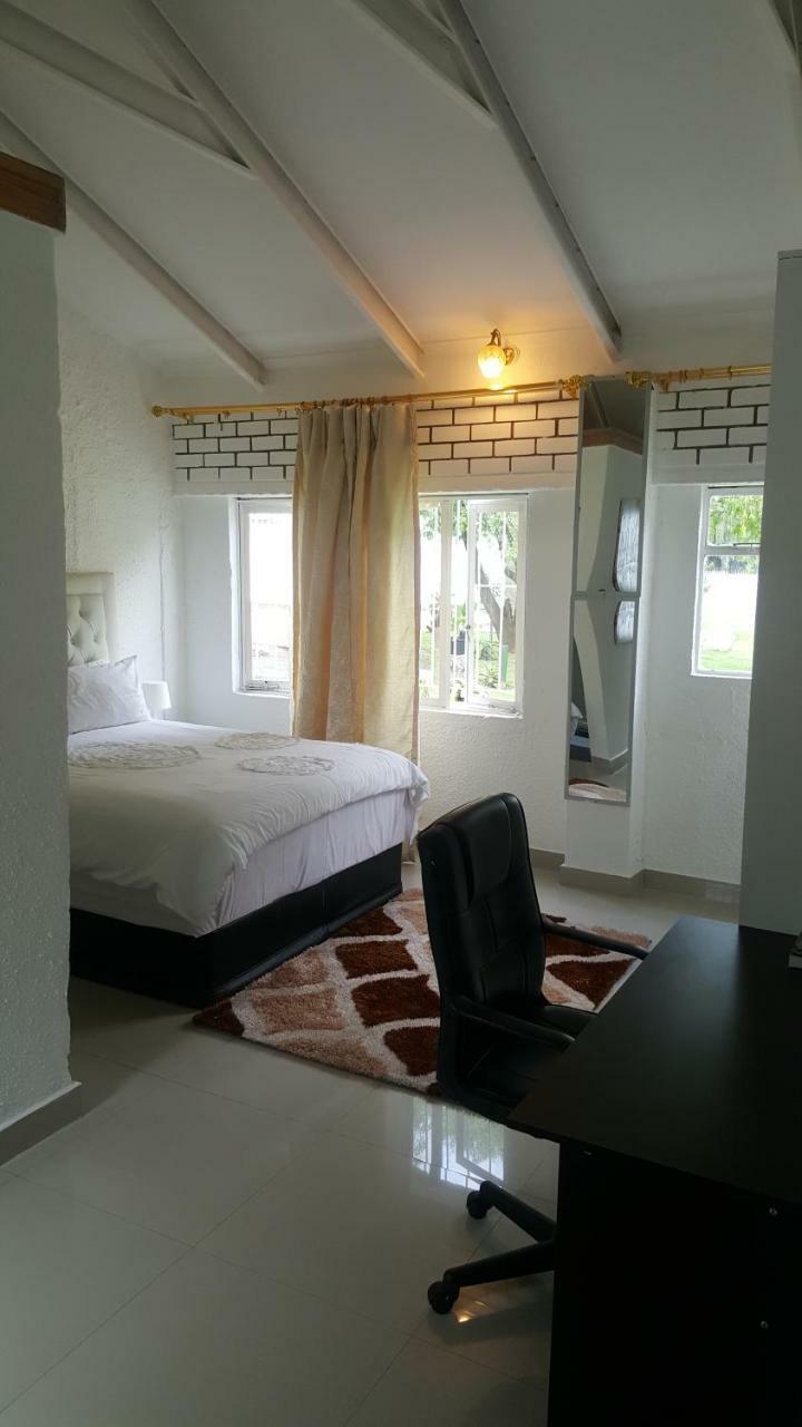 Simbasun Cottages Midrand Extérieur photo