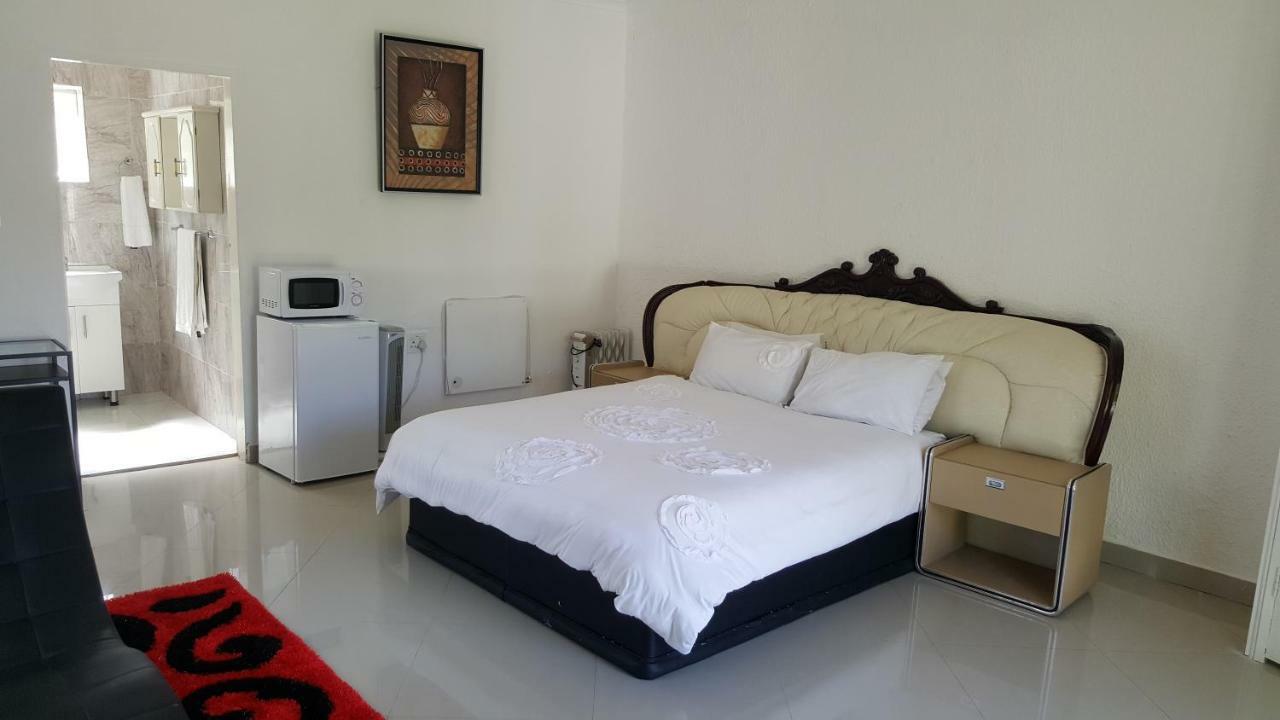 Simbasun Cottages Midrand Extérieur photo
