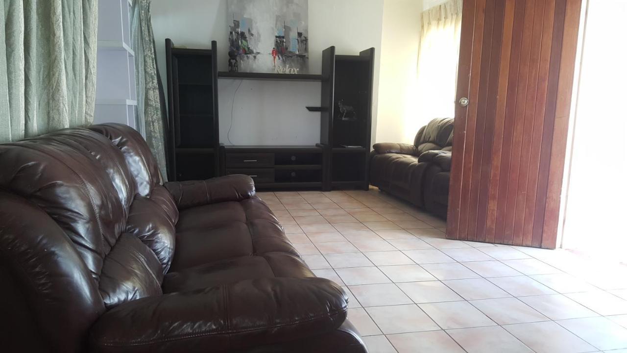 Simbasun Cottages Midrand Extérieur photo
